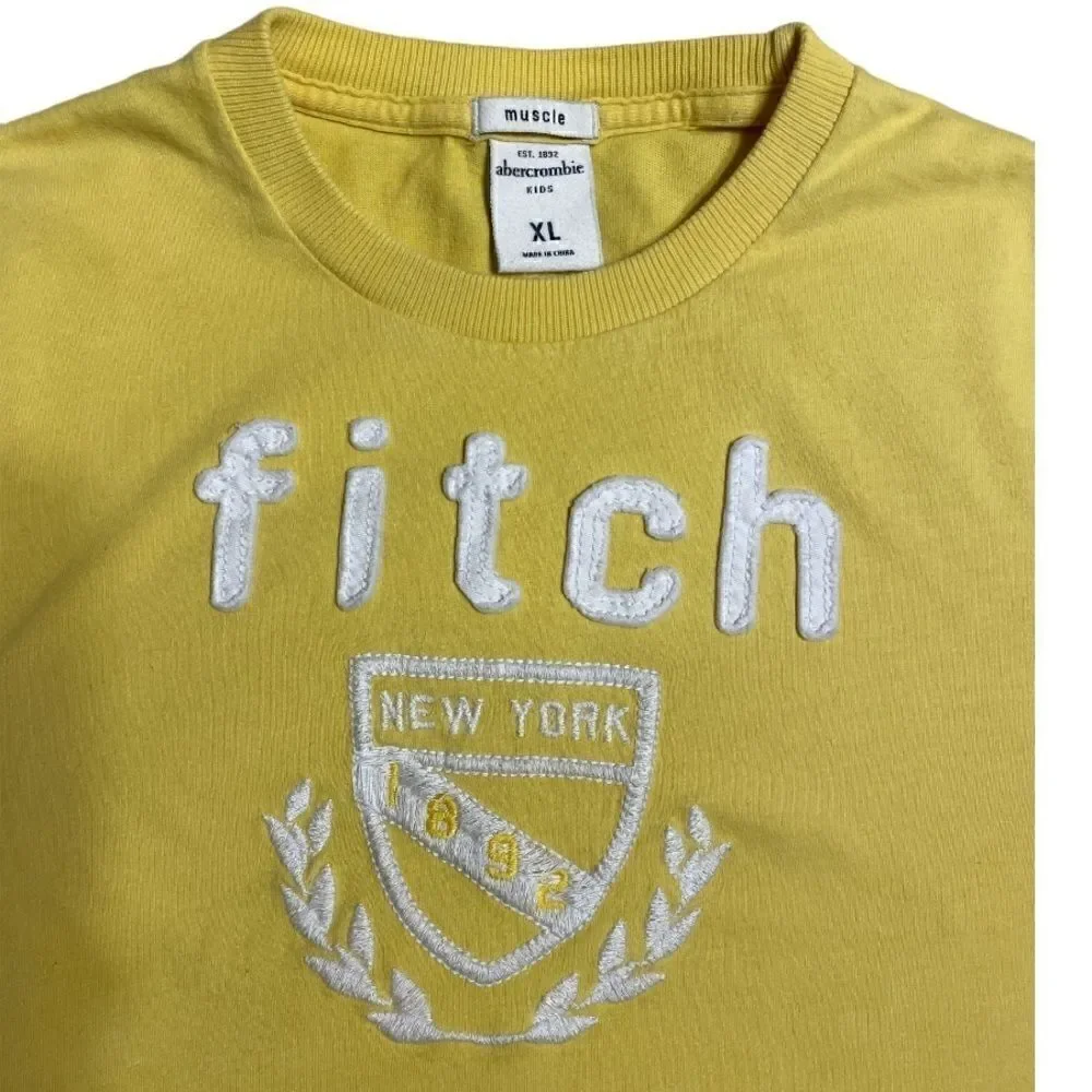 Abercrombie and Fitch yellow logo T-shirt size Boy Large